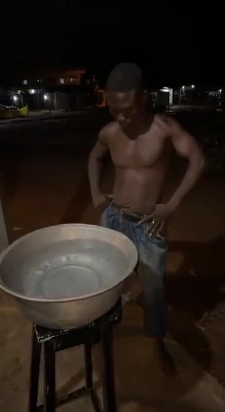 黑人小伙的口活真棒 。 #嘴巴大力士