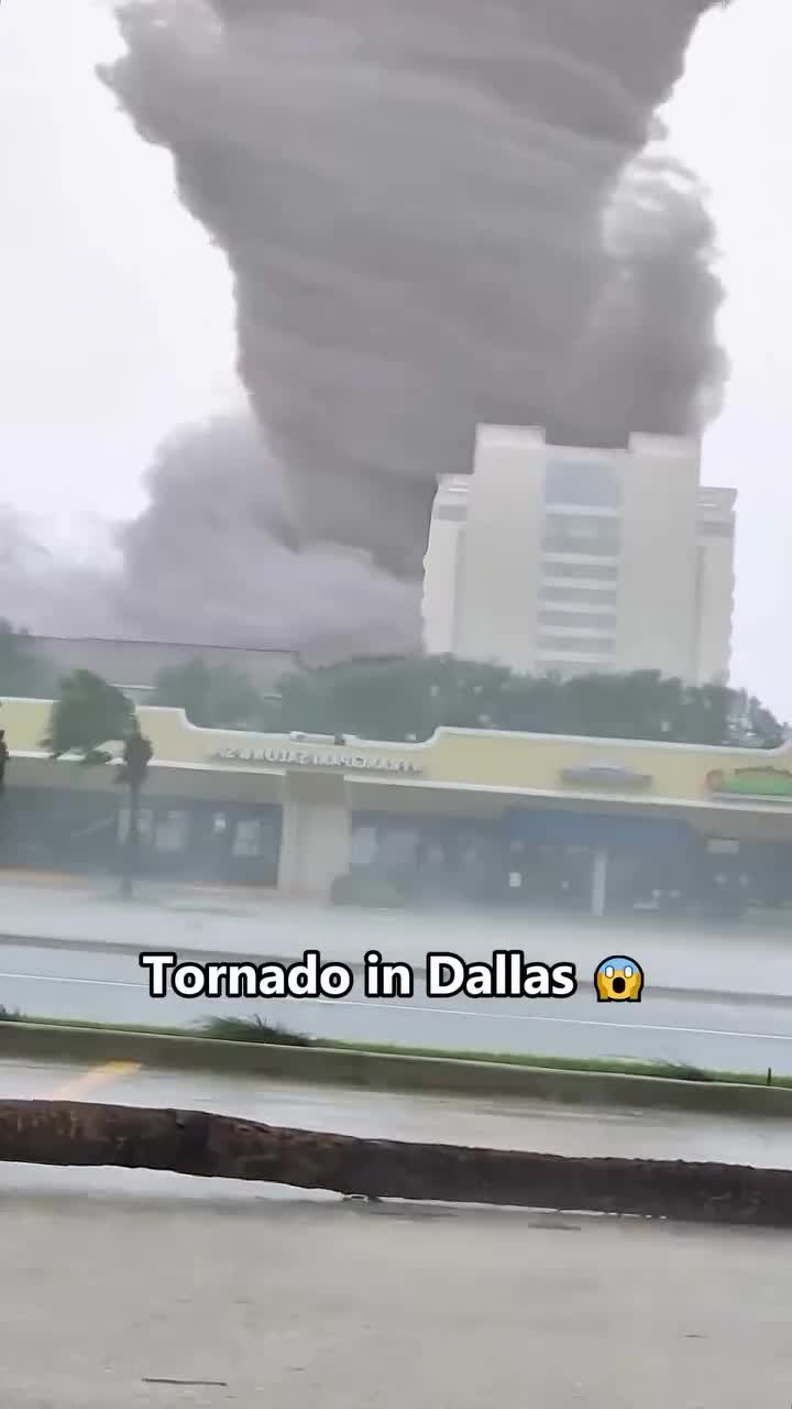 這跟電影似的 . #龍捲風