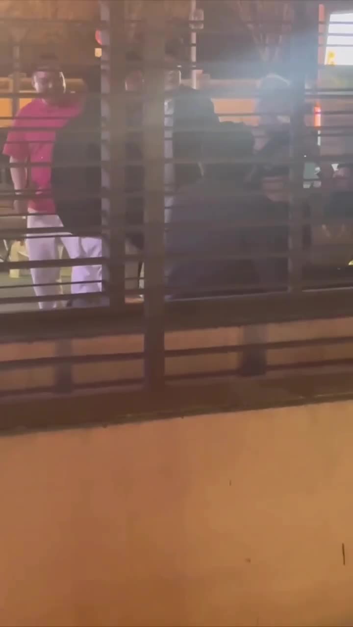 罵架為什麼要脫衣服 ？