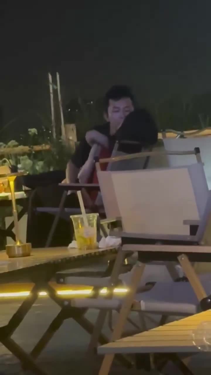 公共场合就开始做爱了 ！！！！