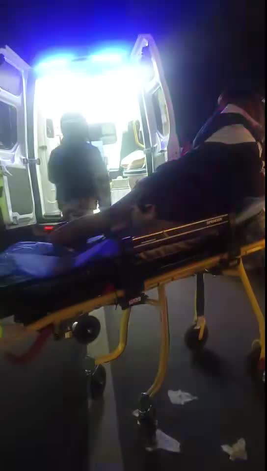 人兽交配失败，被120拉去医院 。