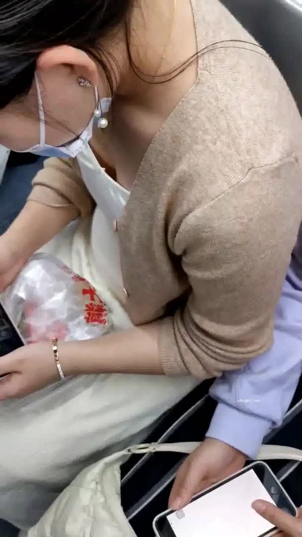 美乳實拍，走光 (1)