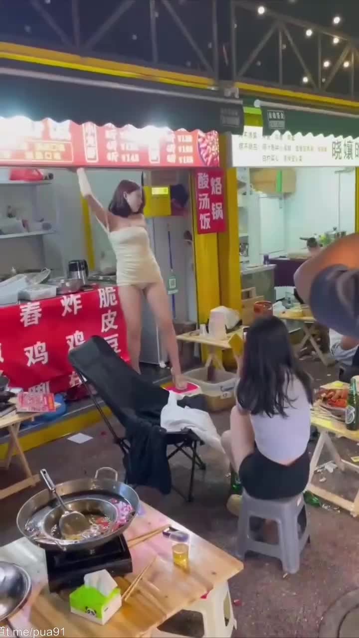 老闆娘親自出來招攬生意