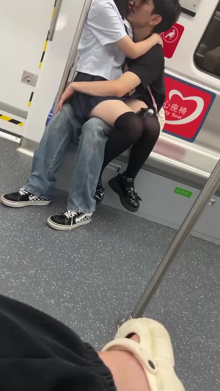 JK 服絲襪 ...... #羨慕當代年輕人